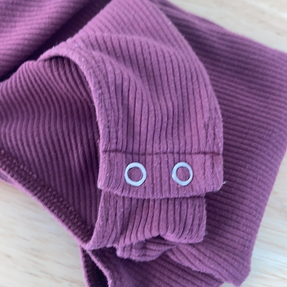 American Eagle - Burgundy Purple Ribbed V Neck Bodysuit Size XS - Picture 6 of 6